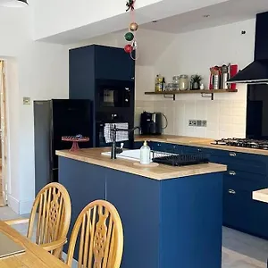  Holiday home Townhouse In Belfast, Newtownabbey.