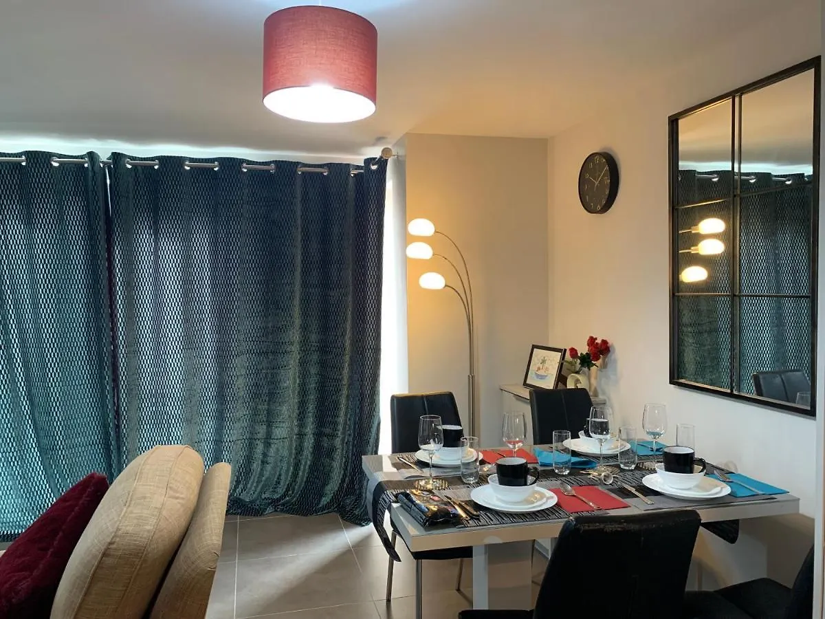 Aqua Dreams - Serviced Luxury Modern Belfast City Centre 2 Bed Apartment United Kingdom
