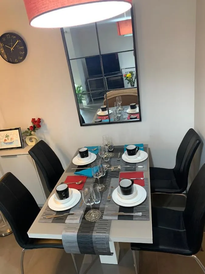 Aqua Dreams - Serviced Luxury Modern Belfast City Centre 2 Bed Apartment United Kingdom