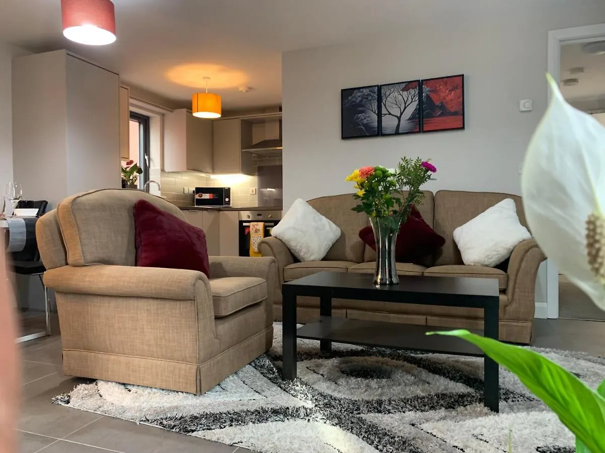 Aqua Dreams - Serviced Luxury Modern Belfast City Centre 2 Bed Apartment