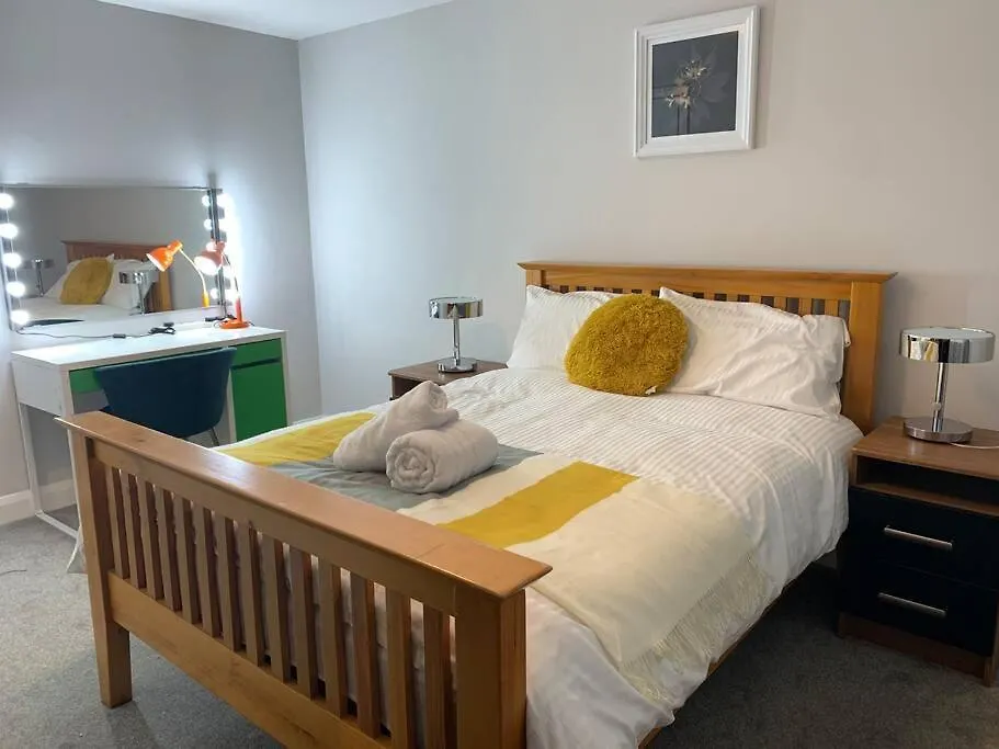 Aqua Dreams - Serviced Luxury Modern Belfast City Centre 2 Bed Apartment 0*,  United Kingdom