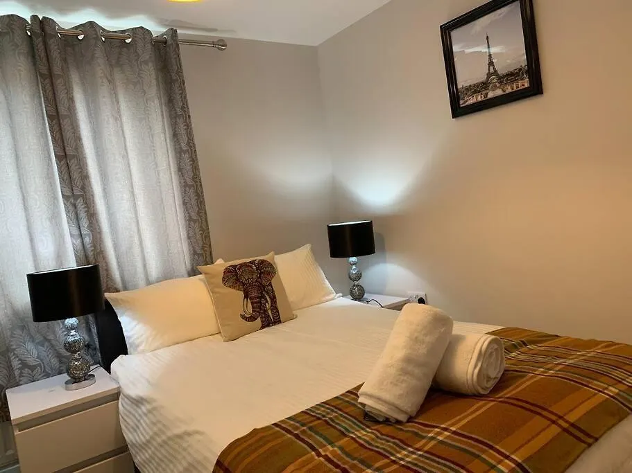 Aqua Dreams - Serviced Luxury Modern Belfast City Centre 2 Bed Apartment