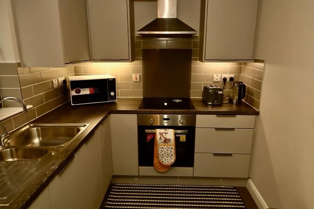 Aqua Dreams - Serviced Luxury Modern Belfast City Centre 2 Bed Apartment