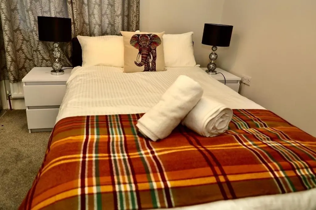 Aqua Dreams - Serviced Luxury Modern Belfast City Centre 2 Bed Apartment