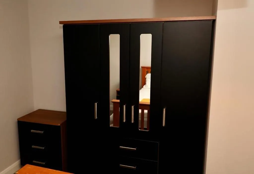 Aqua Dreams - Serviced Luxury Modern Belfast City Centre 2 Bed Apartment