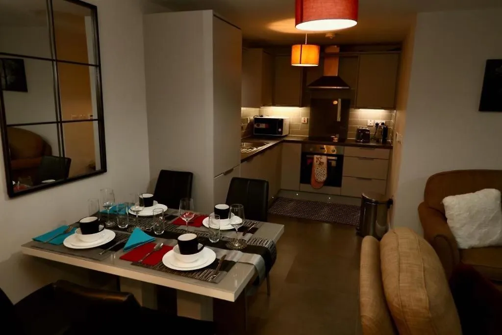 Aqua Dreams - Serviced Luxury Modern Belfast City Centre 2 Bed Apartment